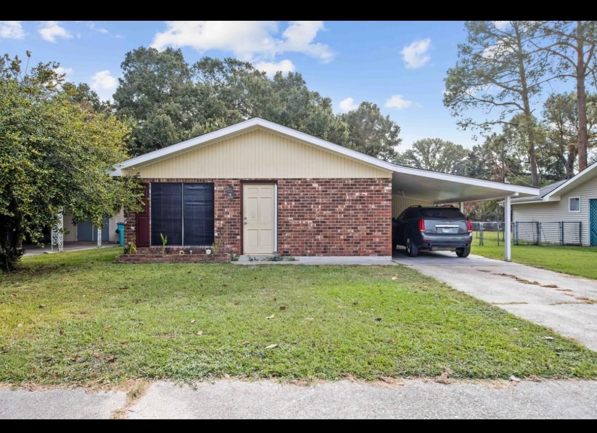 Photo - 1721 George Dr