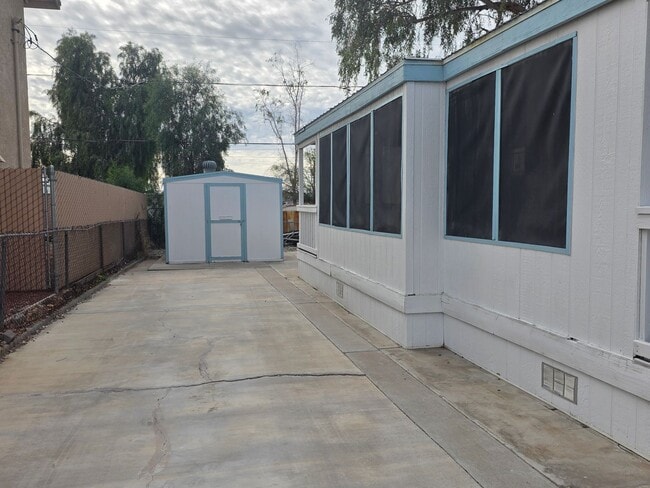 Photo - Newly refurbished 2 bedroom 1 Bath fully fenced manufactured home in Central Bullhead City.