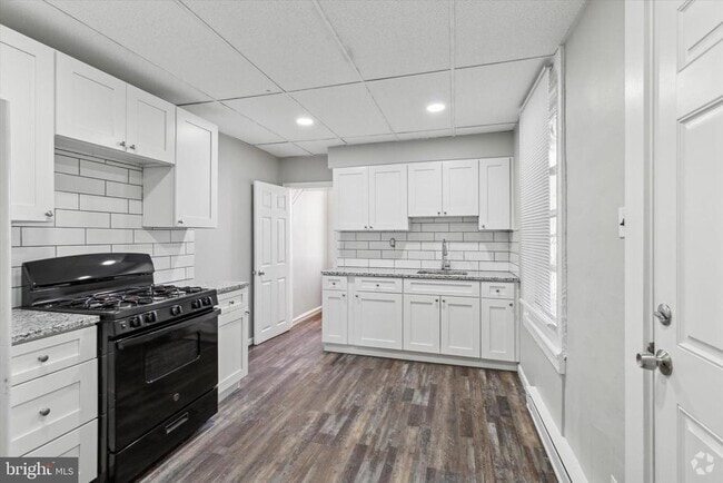 Building Photo - 326 E Airy St Rental