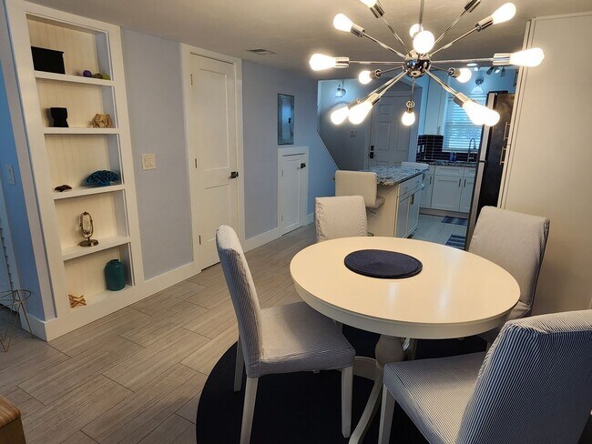 Photo - BEAUTIFUL 2 Bedroom Beach-Side Condo! FURN...