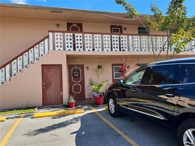 Building Photo - 7491 SW 10th Ct Unit 102B Rental