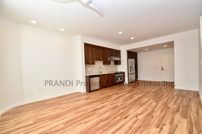 Photo - 107 G St