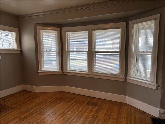 Photo - 93-95-95 Stratford Park