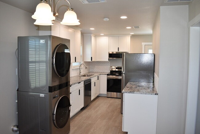 Photo - "Charming Newly Remodeled 3-Bedroom Home F... Unidad A