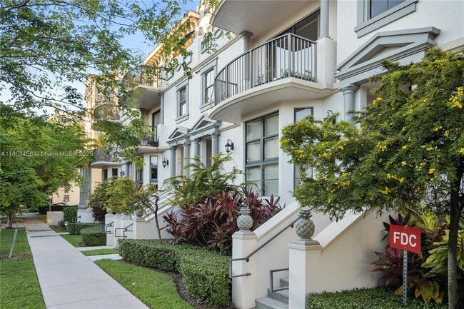 Building Photo - 1650 Galiano St Unit TH13 Rental