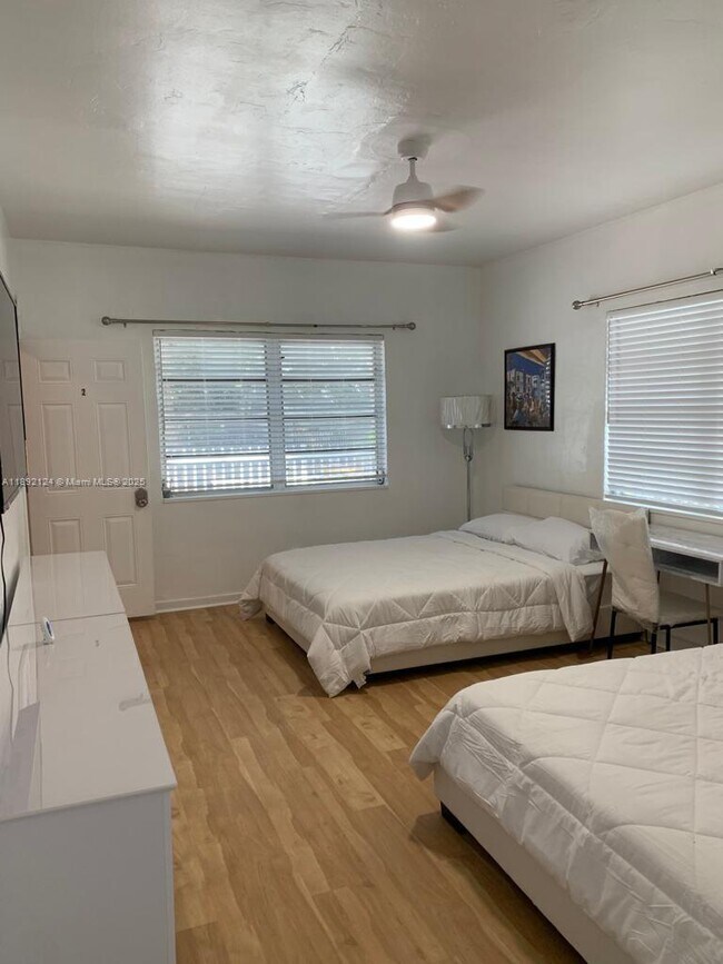 Building Photo - 545 Michigan Ave Unit 2