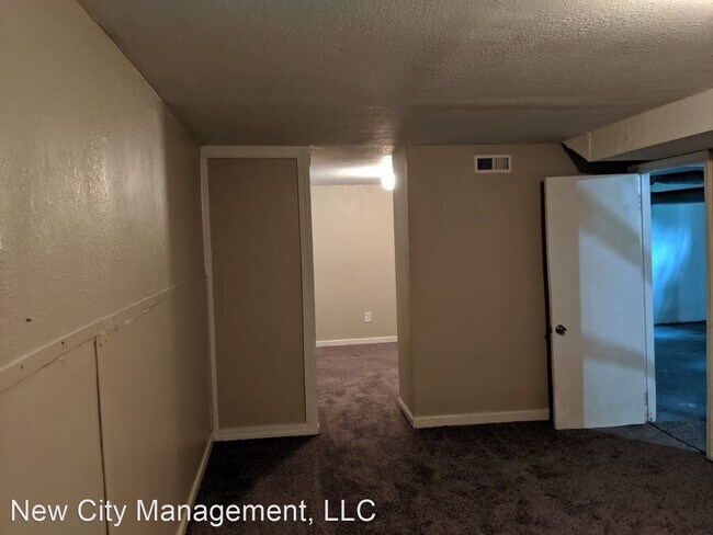 Photo - 4 br, 2 bath House - 6919 E 17th St