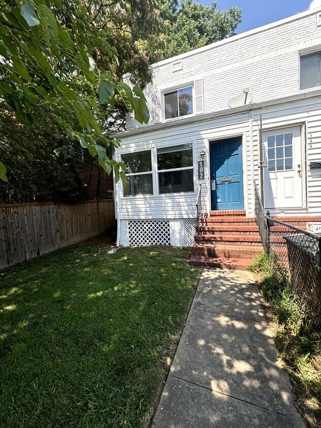 Photo - Alexandria/North Del Ray - 162 Wesmond Drive - $3,495.00