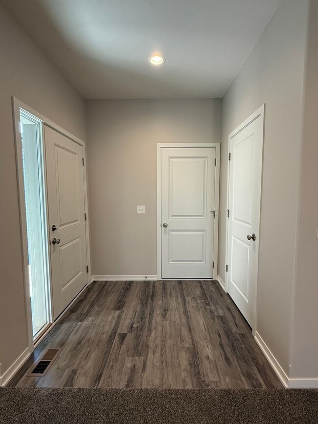Photo - Ranch townhome with 2 stall garage. Spacio...