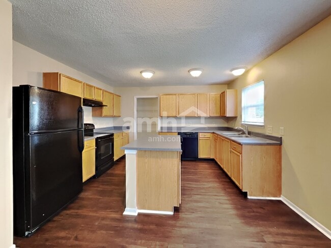 Photo - 10338 Kensington Way