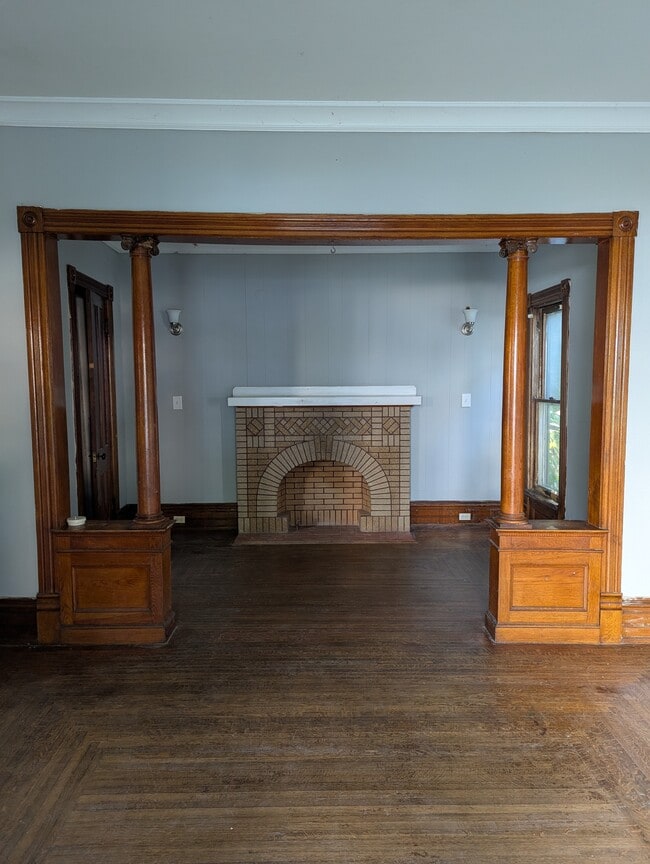 225 Forest Ave