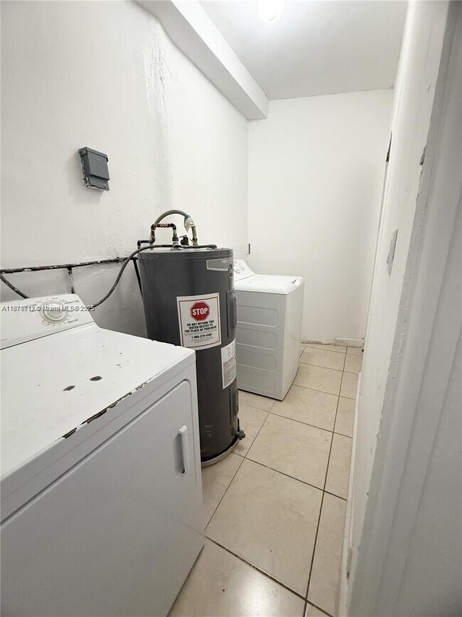 Photo - 1450 NW 35th St Unit 2