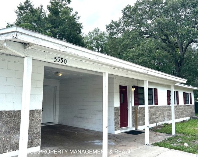 Photo - Spacious 4 Bed/2 Bath Home with HUGE fence...