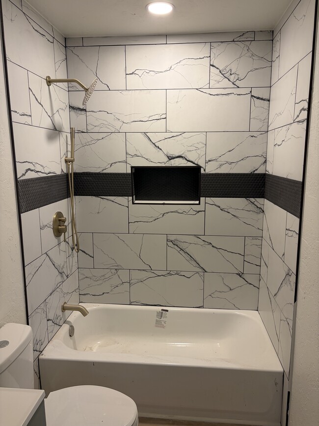 Photo - 3052 Clarke St