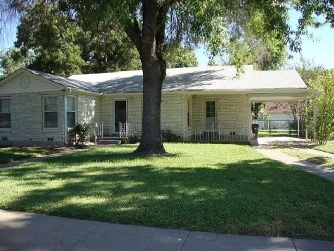 Building Photo - 3515 E Brookview Dr