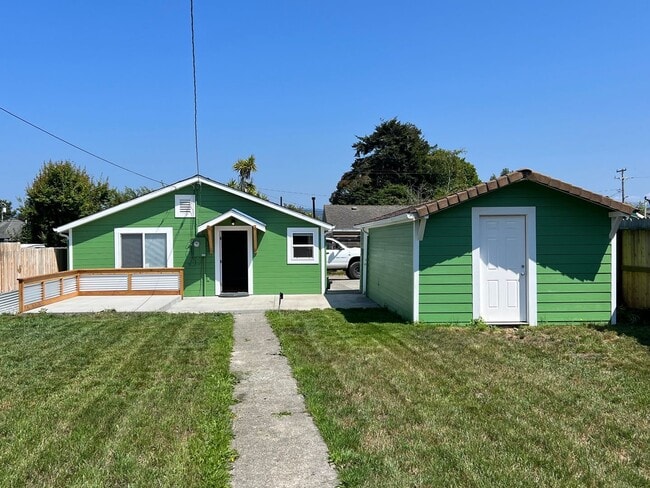 Photo - East Eureka! Top to bottom remodel, 2/1 house w/ garage