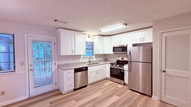 Photo - Snellville 2 Bed-2.5 Bath Townhouse, BRAND NEW KITCHEN and Flooring, End Unit