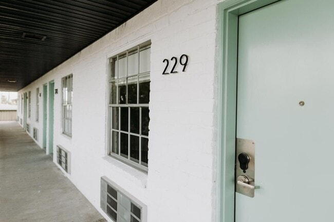 Building Photo - 870 Old Alice Rd Rental