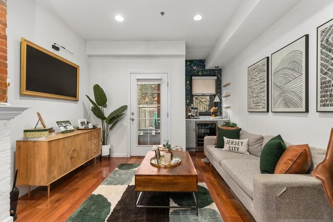 Building Photo - 447 Pavonia Ave Unit 1L