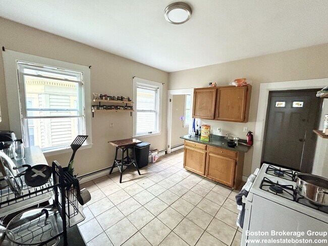 Building Photo - 72 Calumet St Unit 3