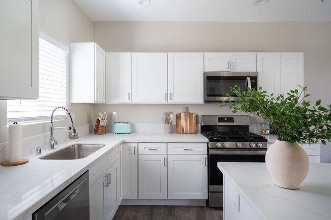 Photo - 6237 Hobart St