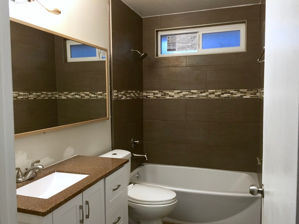 upstair full bathroom - 612 San Benito Street (Los Angeles, CA)