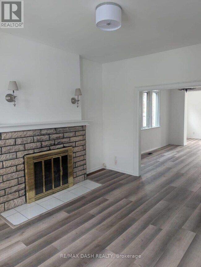 Photo - 547 Glencairn Ave