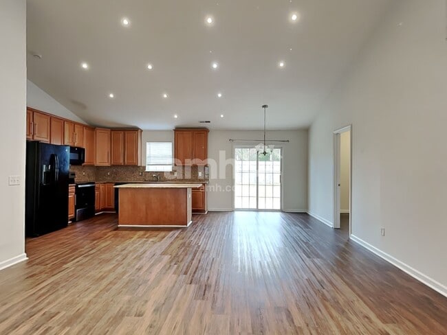 Photo - 135 Crescent Creek Ct