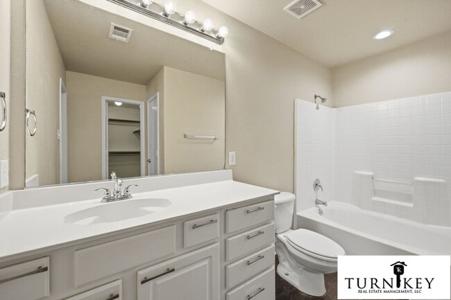 Photo - 557 Winbridge Ln