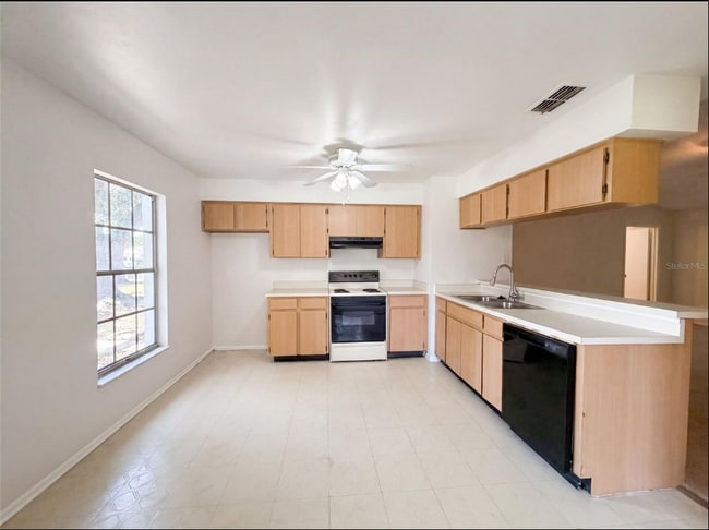 Photo - 5720 Kneeland Ln