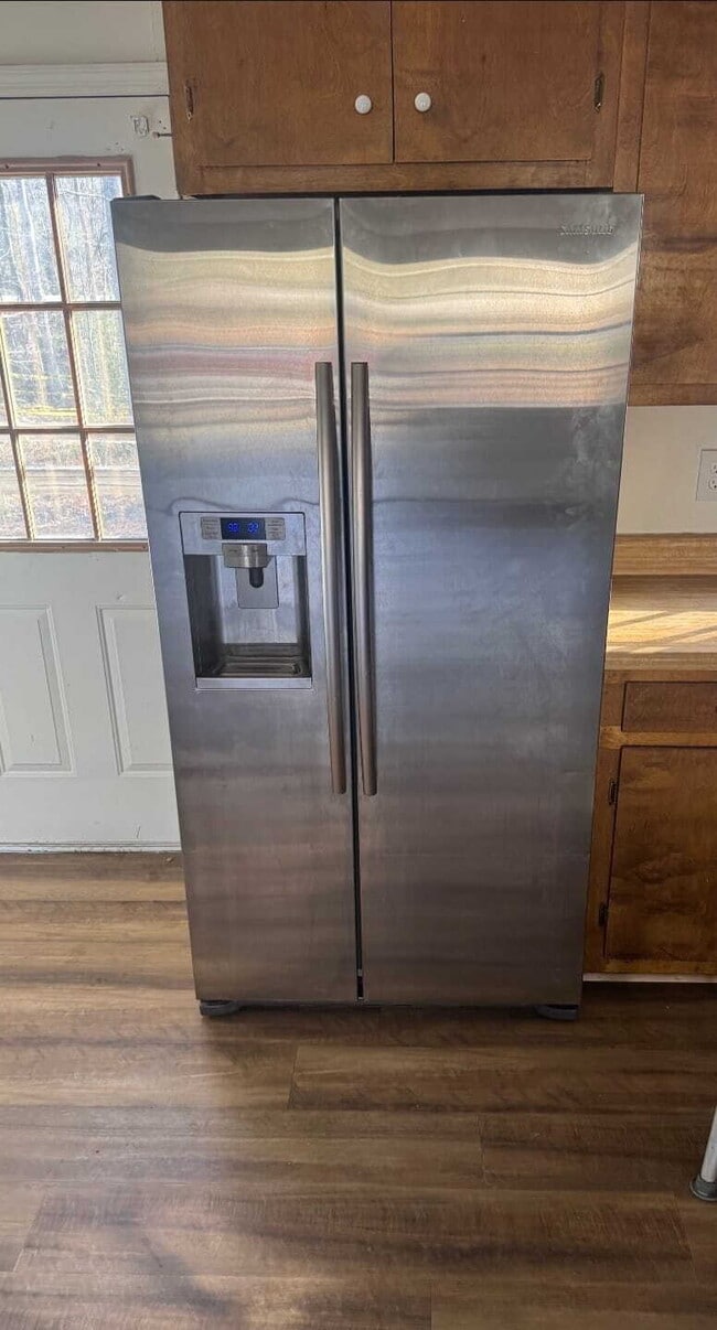 Photo - Freshly Renovated 3 Bedroom with 1 and 1/2 Bath Duplex.