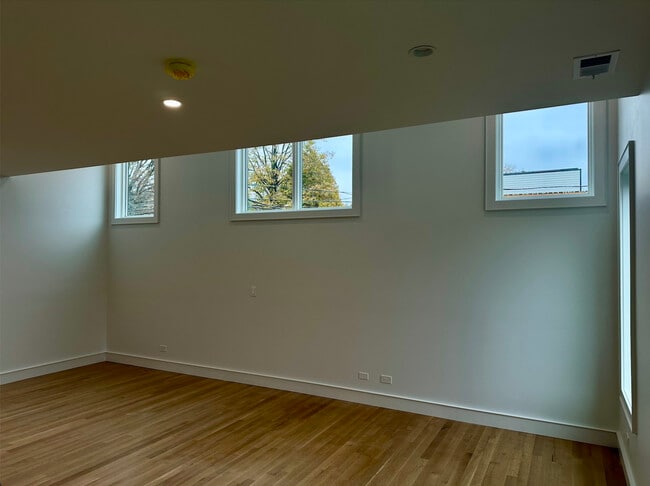 Photo - 4243 N Damen Ave