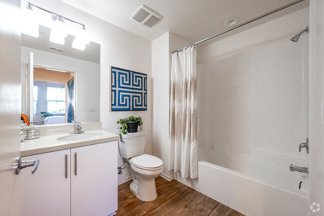 1BD, 1BA - 679SF - Primary Bathroom