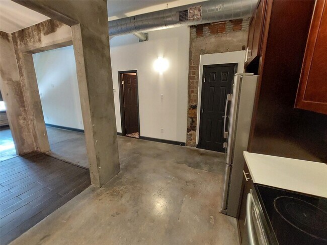 Photo - 6819 Avenue C