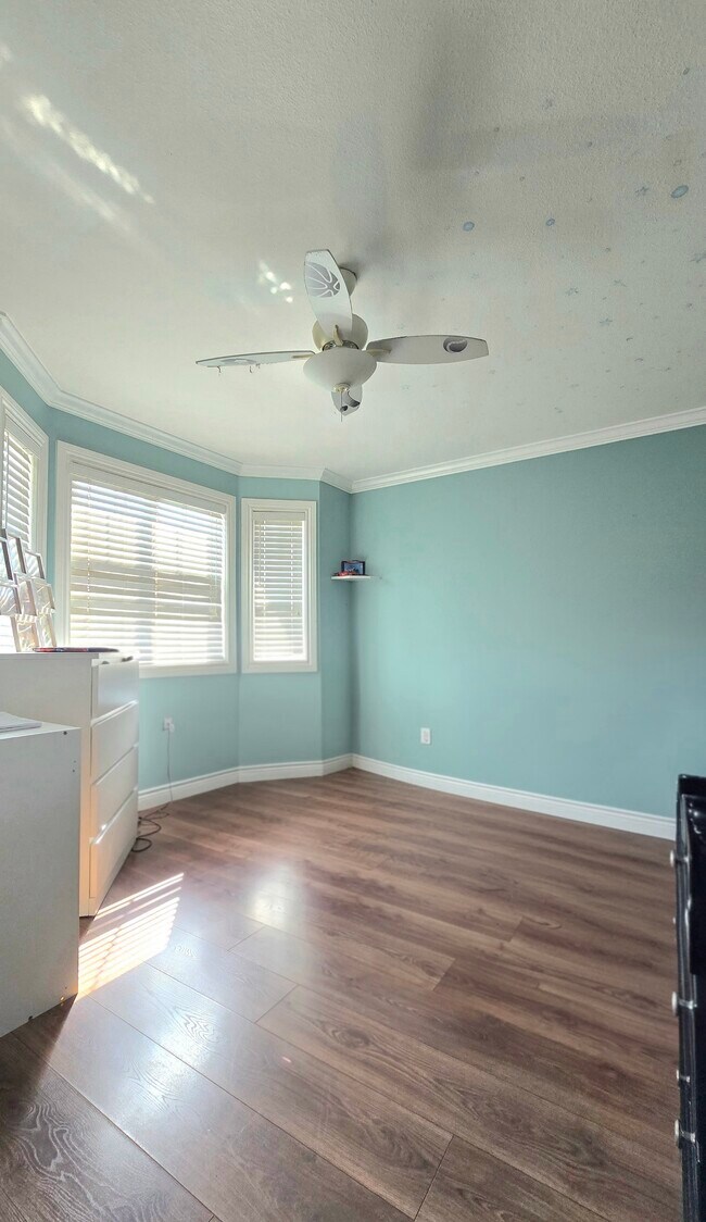 Photo - 6709-184A 184a St