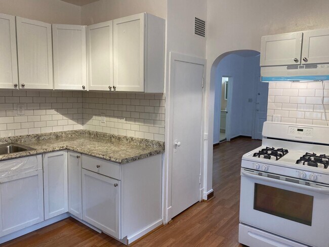 Photo - 3214 N Hoyne Ave