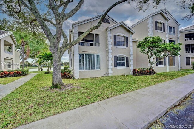 Photo - 2850 N Oakland Forest Dr Condo
