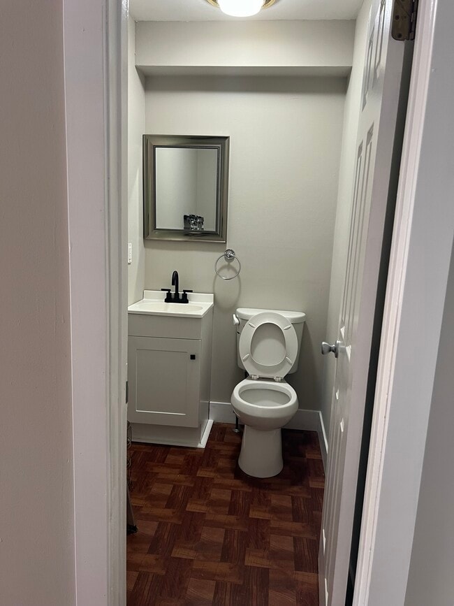 Half Bathroom - 1746 Pine Tree St S