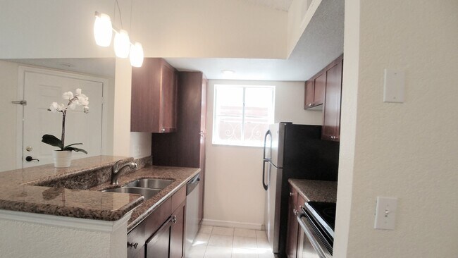 Building Photo - Beautiful Remodeled 2/1 Condo x Rent @ Villa Medici close to Theme Parks! Unit 1321