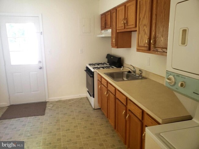 Photo - 171 W Deen Ave