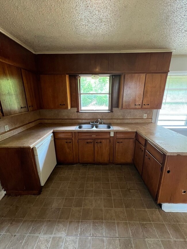 Photo - 919 Pine Tree Dr