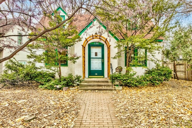 Front of Property - 134 Warwick St SE Unit R
