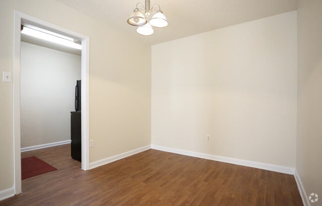 2BR/2BA -950SF