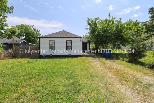 Photo - Beautifully Redone 2 Bedroom House! Available for a 5/1 Move In!!! *Updated Photos to Come*