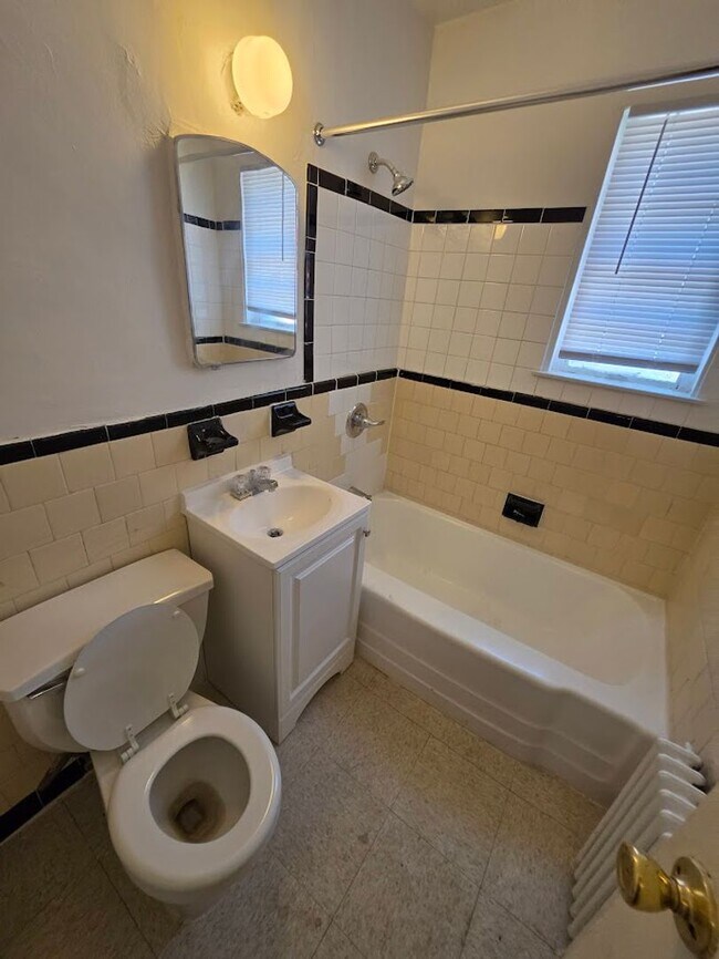 Photo - 208 KENILWORTH AVE NE