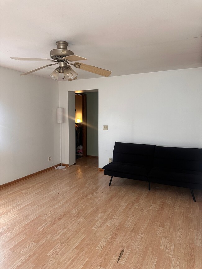Photo - 460 E 6th St Unidad 2