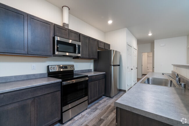2BR, 2BA - 1460SF