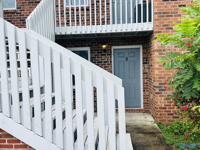 Photo - 1807 Graymont Ln SW