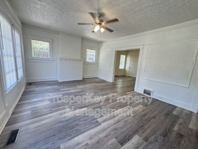 Photo - 2309 Willard St