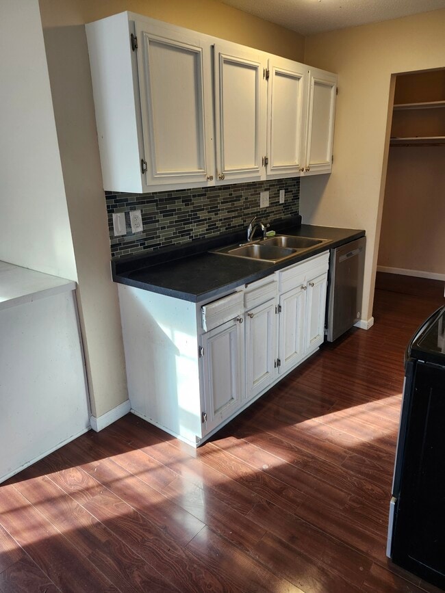 Photo - 825 Old Settlers Trail